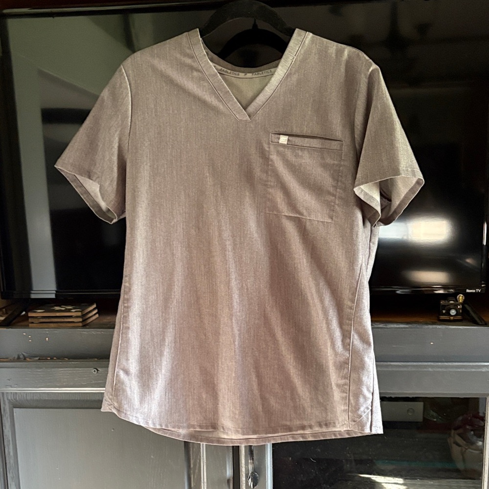 Fabletics scrub shirt  Short Sleeve V-Neck Shirt - grey